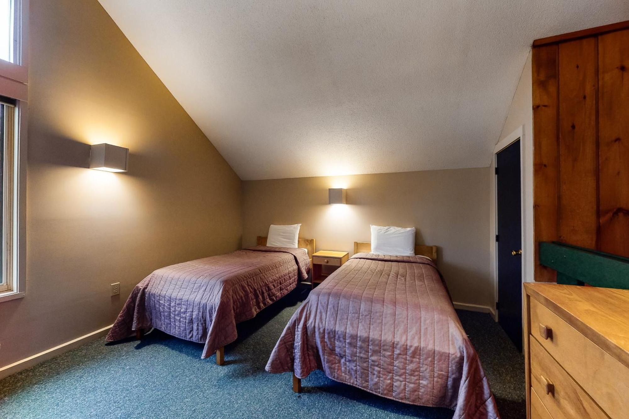 Village Green II Stowe Room photo