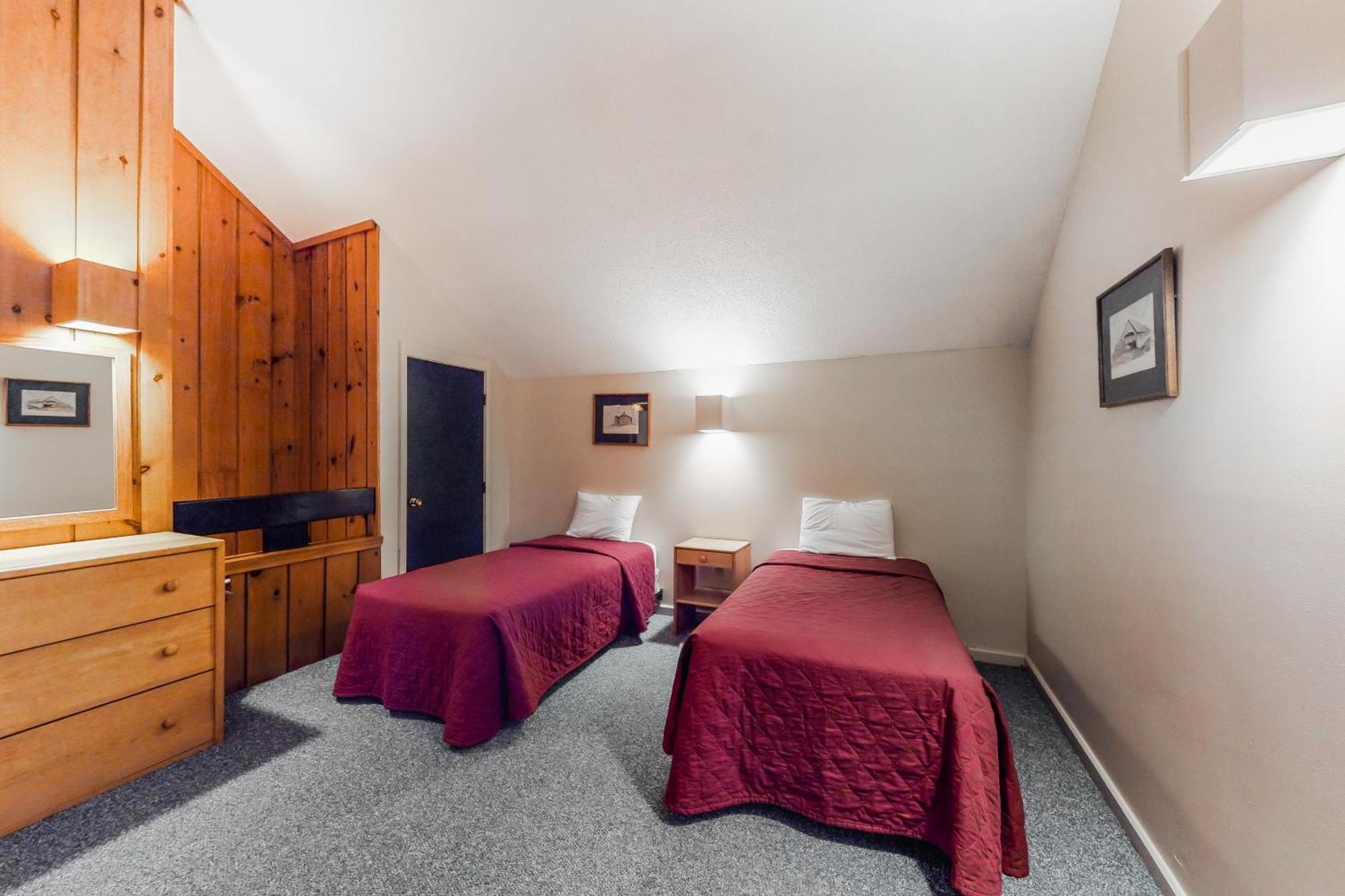 Village Green II Stowe Room photo