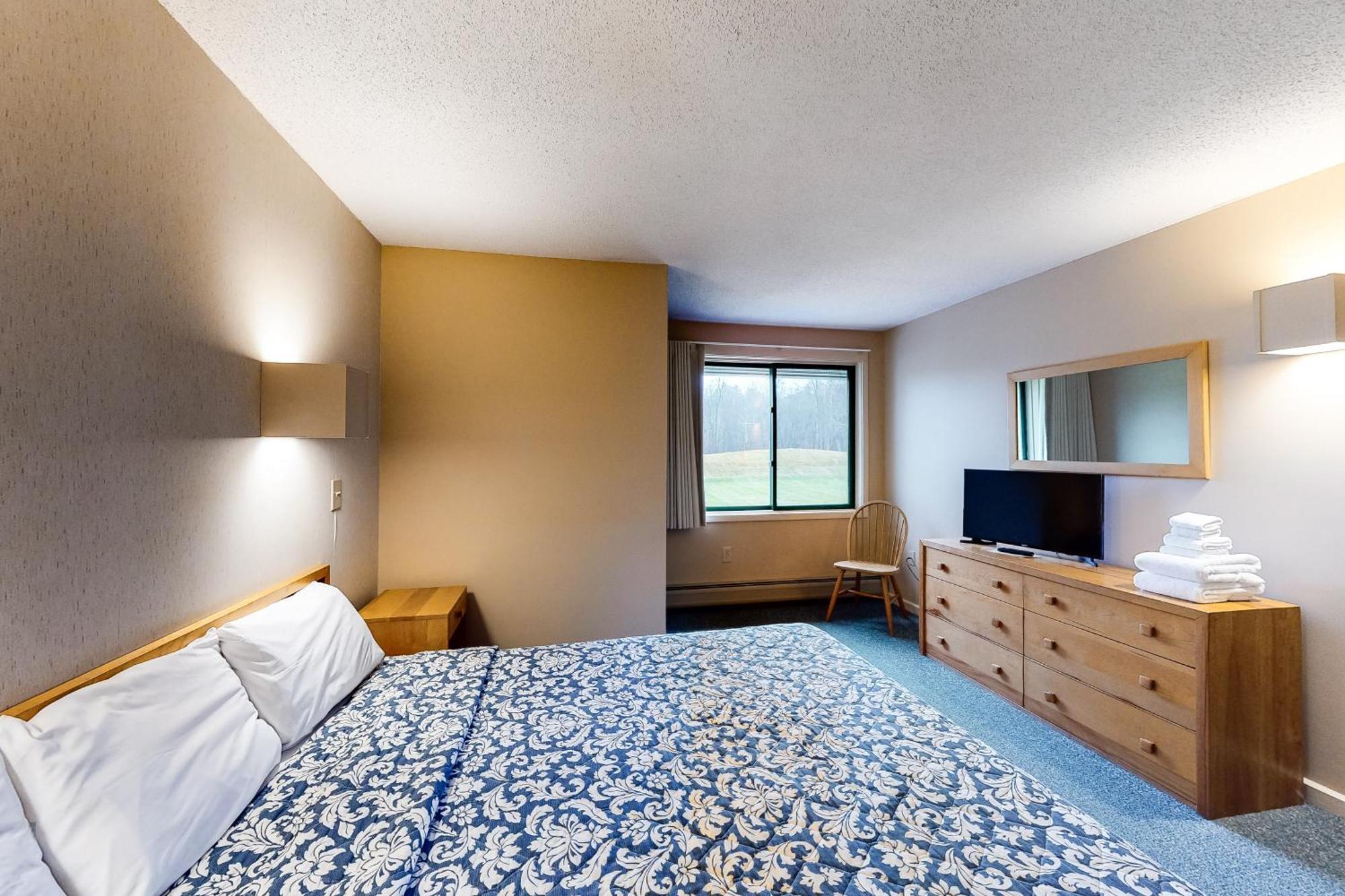 Village Green II Stowe Room photo
