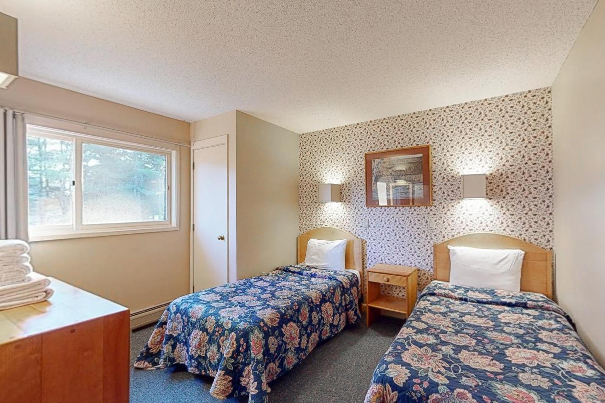 Village Green II Stowe Room photo